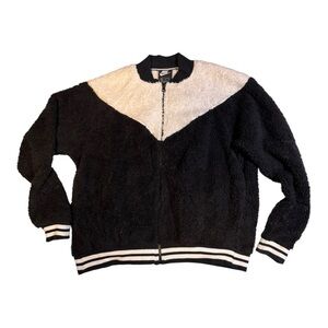 Nike Sportswear Women’s Black and White Sherpa Zip Up Bomber Jacket XL